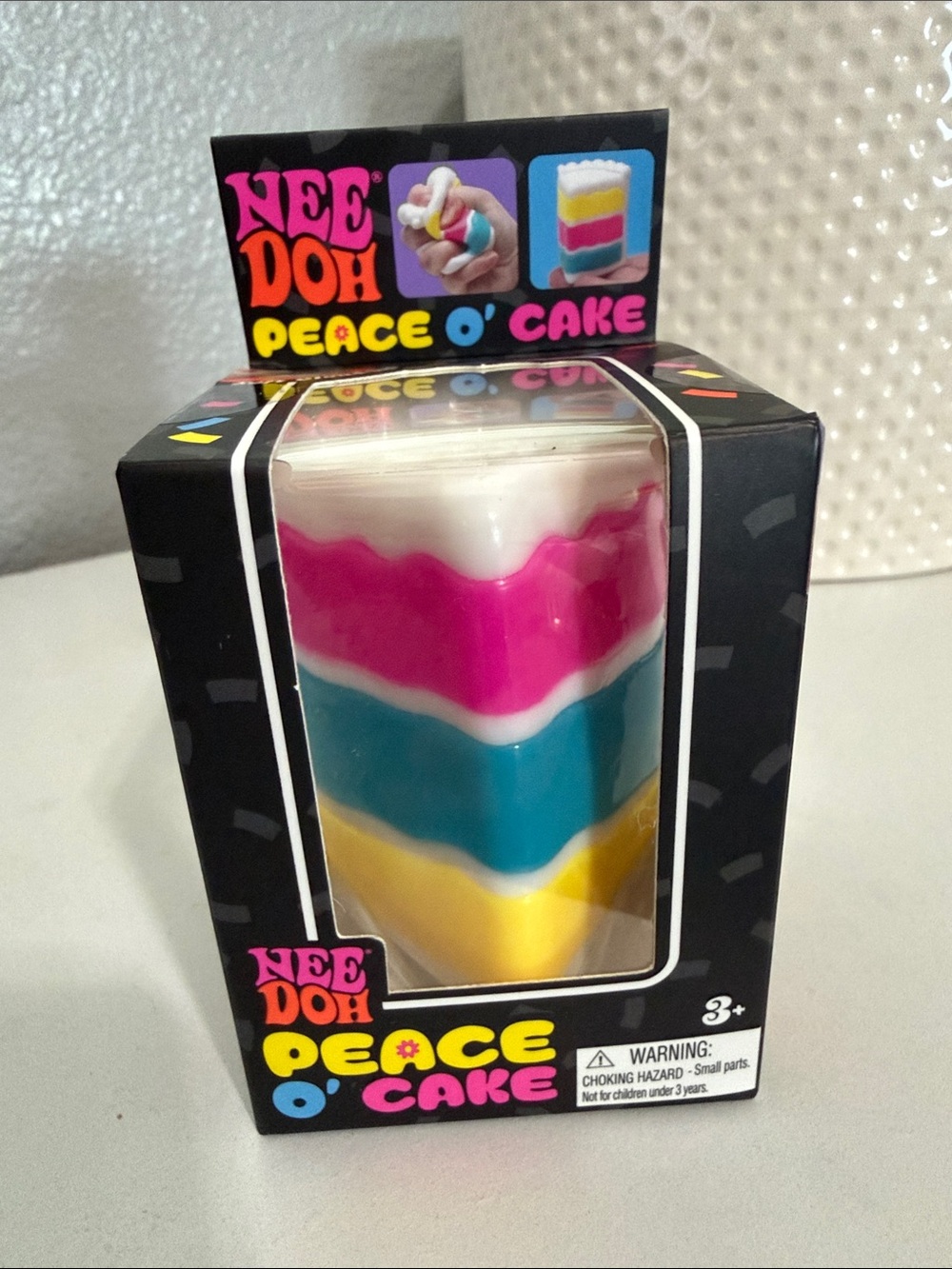 RARE NeeDoh Peace O' Cake- AUTHENTIC
Needoh cake